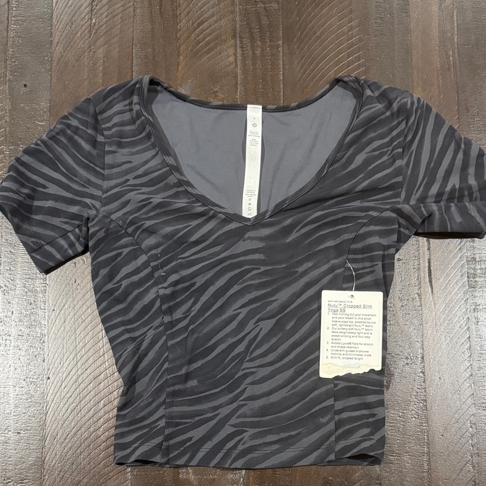 Lululemon black/Zebra Print Women's Top. Size 4. Unworn.